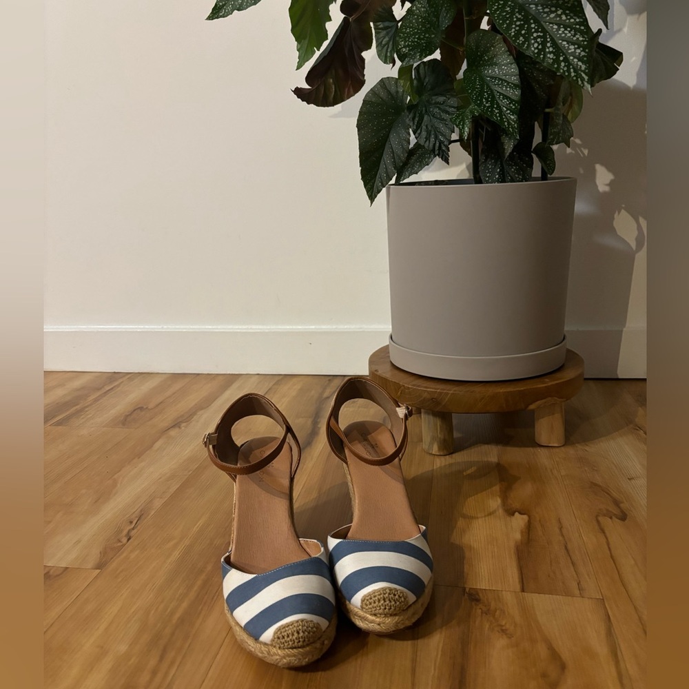 Ladies Size 8.5M Caslon Wedge Sandals